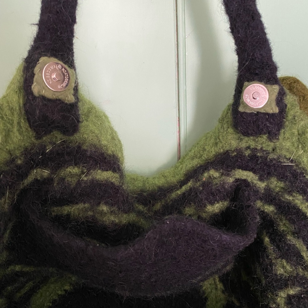 Handmade 100% Wool Bag - Picture 2 of 3